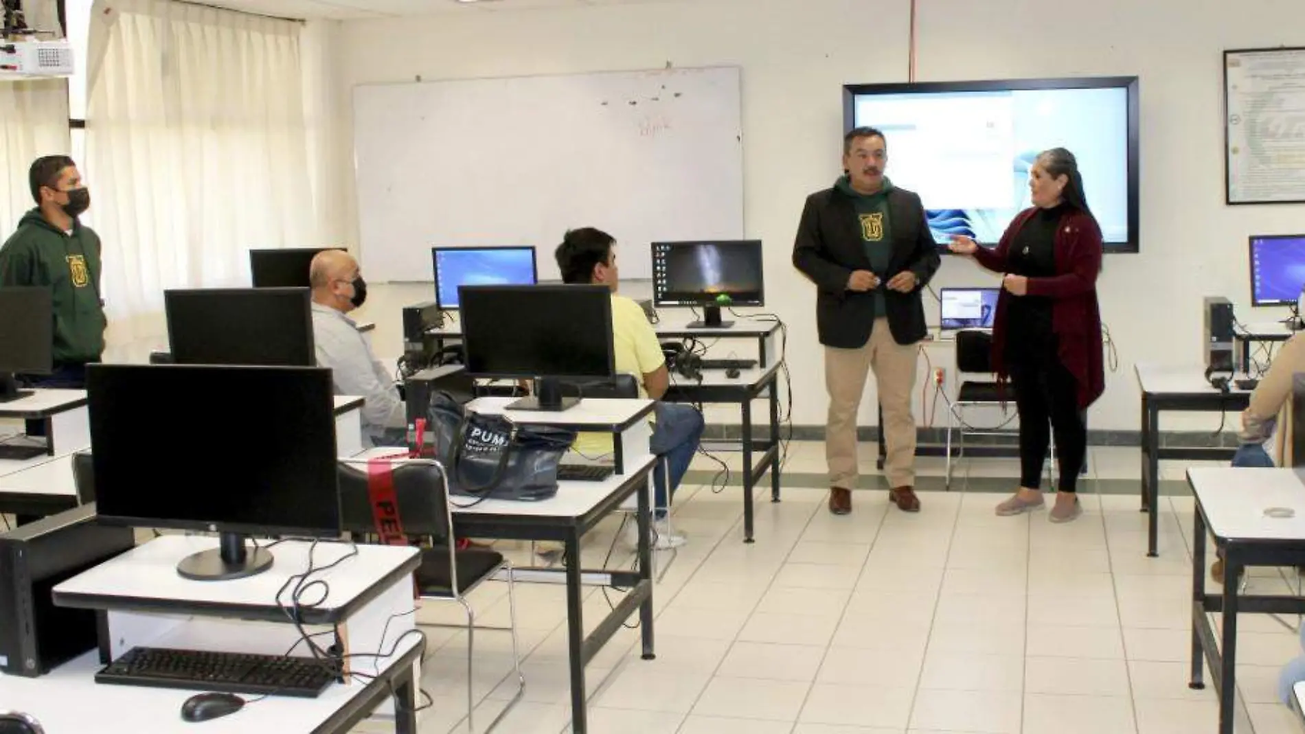 Rector de la UTZac en reunión con docentes